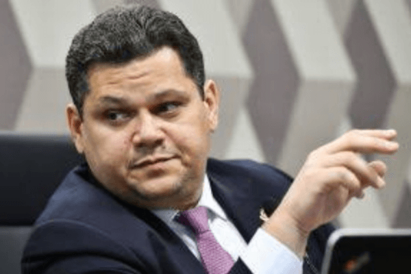 Alcolumbre quer voltar à presidência do Senado